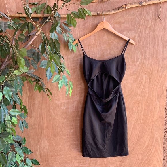 Piano Liang Fu shi midriff cutout dress - Picture 2 of 5